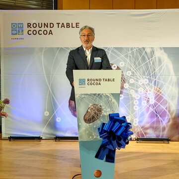 Der Vorsitzende der Stiftung der Deutschen Kakao- und Schokoladewirtschaft Aldo Christiano begrüßt das Auditorium